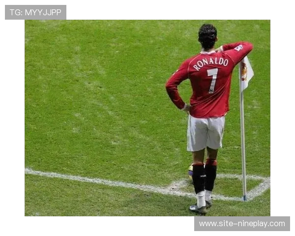 球星足球背包潮流设计解析彰显运动活力与时尚兼具实用功能