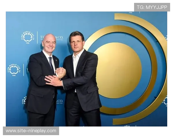 足球球星纷纷穿搭奢侈品鞋款引领时尚潮流解析